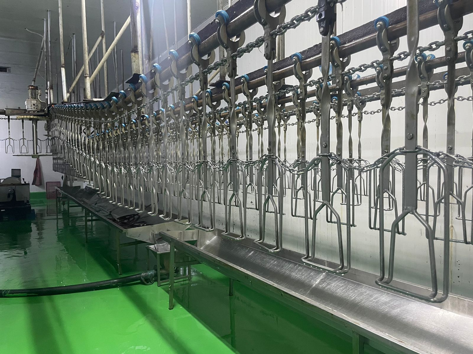 Overhead conveyors