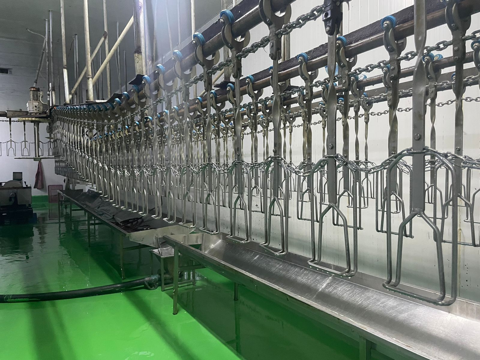 Overhead conveyors
